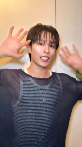 最新のオフショットで笑うRYOGA